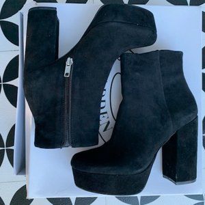 Steve Madden Gratify heeled platform booty black suede